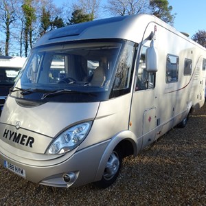 Hymer S800 ** 3 LITRE AUTO * GOLD * FIXED REAR BED * DROPDOWN BED **